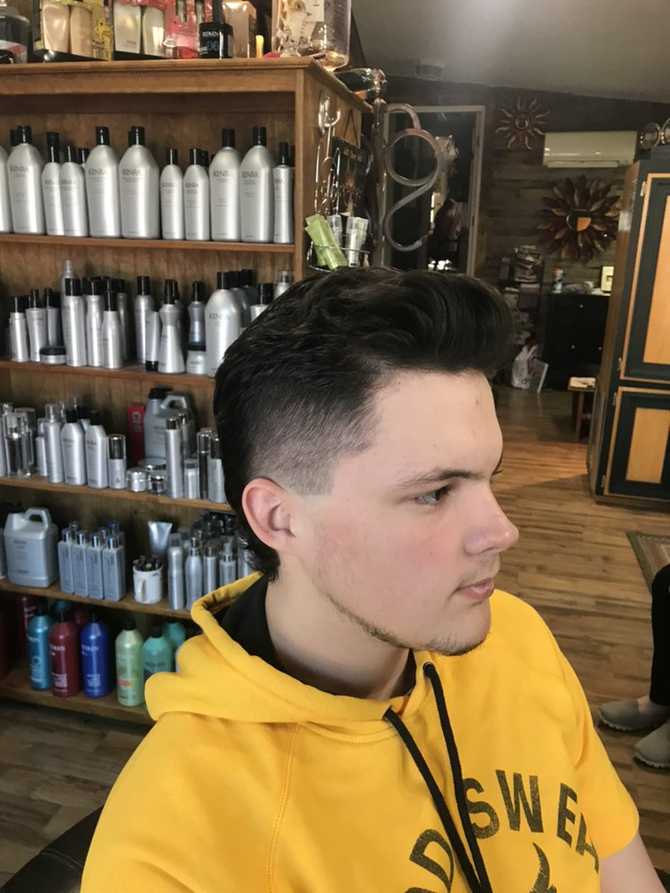 Jacki's Clipper Works Logo