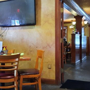 Wahoo Seafood Grill - the dining area - Seafood Near Me - Gainesville, Florida