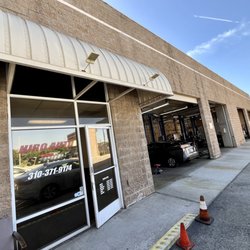 Hiro Auto Service - Entrance & Garage Bays