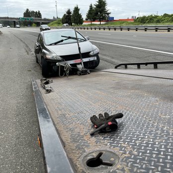 Universal Towing Company - Towing Near Me