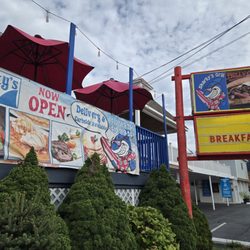 Sharkys Grill - Exterior