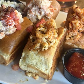 Tom's Oyster Bar - Lobster Roll Flight - Pubs Near Me - Royal Oak, Michigan Tom's Oyster Bar - Lobster Roll Flight - Pubs Near Me - Royal Oak, Michigan