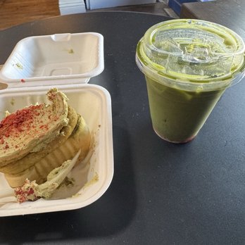 Ondo Coffee - Strawberry matcha cinnamon bun & strawberry matcha - Coffee & Tea Near Me - Los Angeles, California Ondo Coffee - Strawberry matcha cinnamon bun & strawberry matcha - Coffee & Tea Near Me - Los Angeles, California