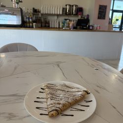 First Round Boba & Crepes - Strawberry Dream Crepe
