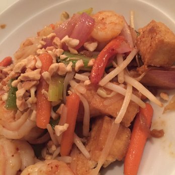 Le Mekong Vietnamese Restaurant - Rice Noodle dish with tofu and shrimp - Vietnamese Near Me - Moline, Illinois