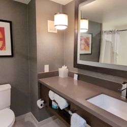 Holiday Inn Express Redwood City-Central - Decent size and nicely updated bathroom.
