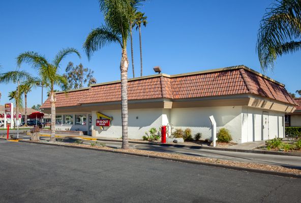 In-N-Out Burger by null