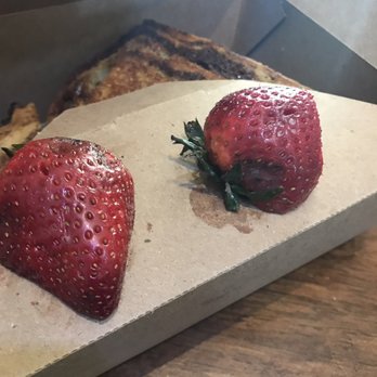 Vivilore - Rotten strawberries 3/4s sandwiches not ate - American Near Me - Independence, Missouri