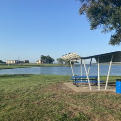 Lake Halbert Beach Park - Benches