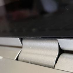 iFixOmaha Papillion - Bezel damaged