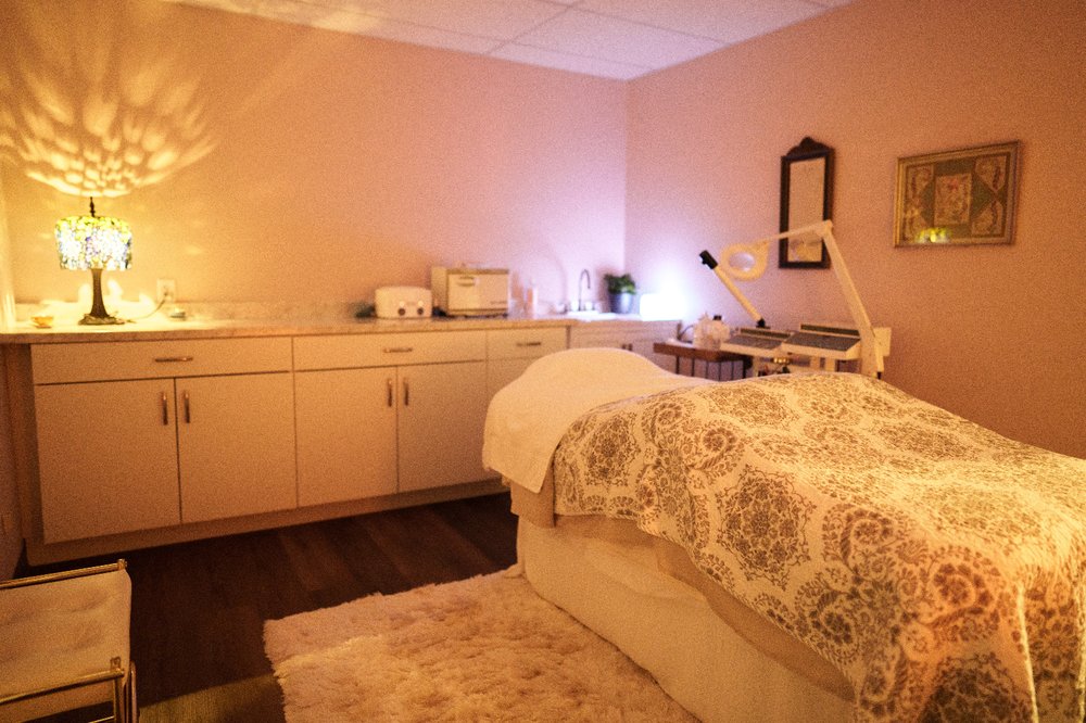 Shelly Skincare and Spa Logo