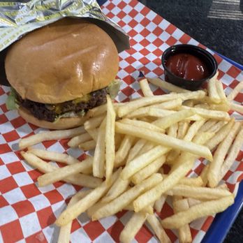 Rhonda's Roadhouse Cantina - Burgers Near Me - Napa, California