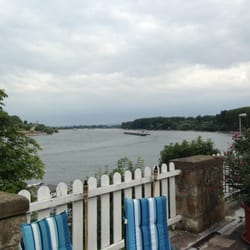 Weingut Louis Guntrum - Rheinblick