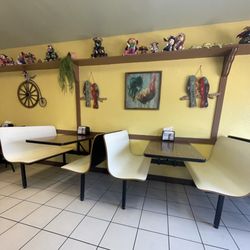 Birria Mi Rancho - Dining area
