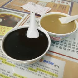 鴻輝記 - Black sesame soup and walnut soup.