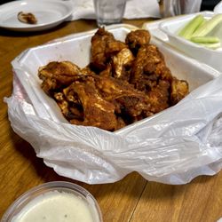 Wings 'N Things - Medium classic wings. Perfect.