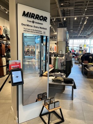 lululemon by null