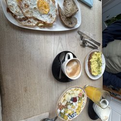 Kafe Botanika - Eggs on potatoes, yogurt with fruit, chicken curry tostada was fantastic!