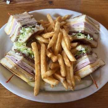 Oros Fireside Restaurant - American Near Me - Cannon Beach, Oregon