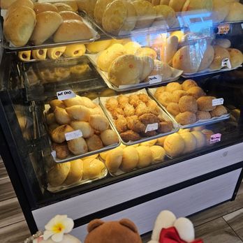 Aloha Manapua - Display case - Dim Sum Near Me - Honolulu, Hawaii