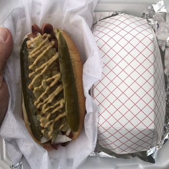 Danny's Chili Dog Shack - Pretty lame Chicago dog for $9! - Food Trucks Near Me Danny's Chili Dog Shack - Pretty lame Chicago dog for $9! - Food Trucks Near Me