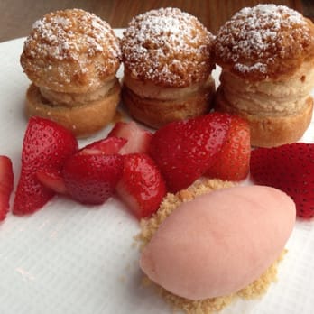 Battello - Strawberry profiteroles - Italian Near Me - Jersey City, New Jersey