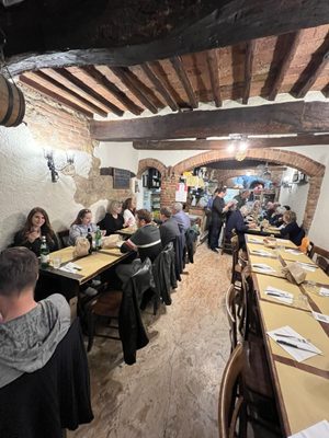 OSTERIA ACQUACHETA dal giovedì al lunedì pranzo e cena necessaria la prenotazione L'OSTESSA E L'OSTE AUGURANO BUONA VITA by null
