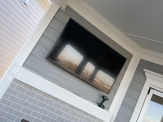 Bates Home Improvement Logo