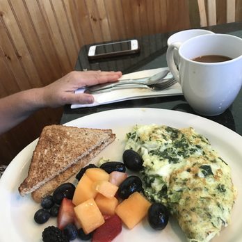 Louise's Pantry - American Near Me - La Quinta, California