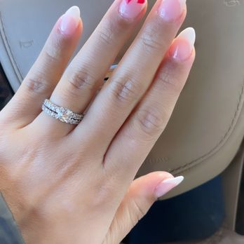 Lavish Nails & Spa - Nail Salons Near Me - Cedar Park, Texas