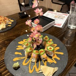 Hokkaido Ramen and Sushi bar - Sushi roll, dinner is art!