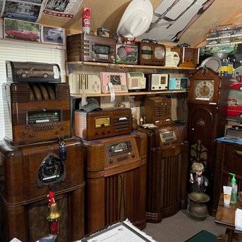 Rons Antique Radios Museum - A mix of radios and Rons Oldsmobile memorabilia. - Antiques Near Me - Manns Choice, Pennsylvania Rons Antique Radios Museum - A mix of radios and Rons Oldsmobile memorabilia. - Antiques Near Me - Manns Choice, Pennsylvania
