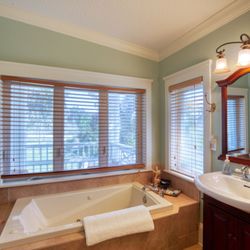 River Lily Inn Bed And Breakfast - Sea Breeze bathroom