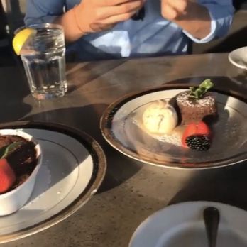 Moonshadows - Tiramisu and chocolate cake - Seafood Near Me - Malibu, California Moonshadows - Tiramisu and chocolate cake - Seafood Near Me - Malibu, California