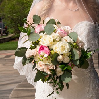 Soderberg's Florist & Flower Delivery - Florists Near Me - Minneapolis, Minnesota