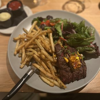 Mad & Vin - Flank steak fries and salad steak was seasoned and cooked perfectly - New American Near Me - Solvang, California Mad & Vin - Flank steak fries and salad steak was seasoned and cooked perfectly - New American Near Me - Solvang, California