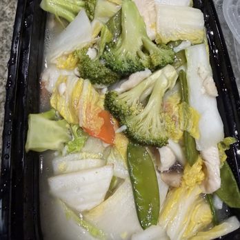 Chef Ming's Kitchen - Chicken with vegetables - Chinese Near Me - Beverly Hills, California Chef Ming's Kitchen - Chicken with vegetables - Chinese Near Me - Beverly Hills, California
