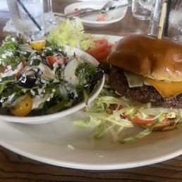 Butcher's burger with side salad Butcher's burger with side salad