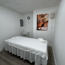 Clover Massage