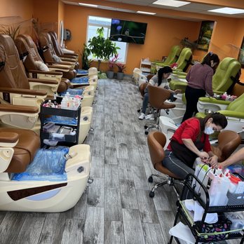 V Jolie Nails Spa - Nice and clean with 11 spa chairs! - Nail Salons Near Me - Anaheim, California V Jolie Nails Spa - Nice and clean with 11 spa chairs! - Nail Salons Near Me - Anaheim, California
