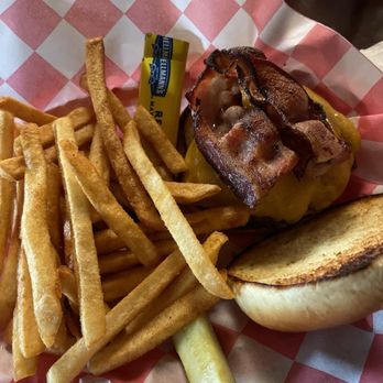 Villa Tap - Cheeseburger with Nueskes bacon - Dive Bars Near Me - Madison, Wisconsin Villa Tap - Cheeseburger with Nueskes bacon - Dive Bars Near Me - Madison, Wisconsin