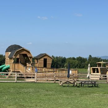 Chilly Hollow Brewing - Playhouse and playground - Breweries Near Me - Berryville, Virginia