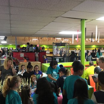 Thunderbird Roller Rink - Skating Rinks Near Me - Plano, Texas