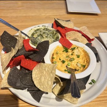 810 Entertainment - Buffalo and spinach dip combo - Sports Bars Near Me - Phoenix, Arizona