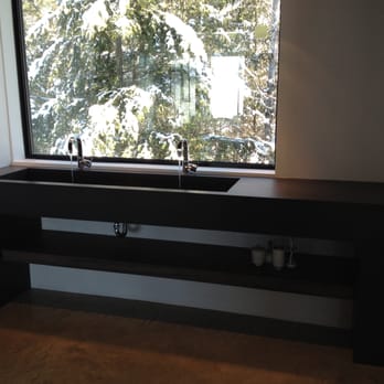 Rinnovo - a sink and a window in a bathroom - General Contractors Near Me - Sainte-Catherine-de-Hatley, Quebec Rinnovo - a sink and a window in a bathroom - General Contractors Near Me - Sainte-Catherine-de-Hatley, Quebec