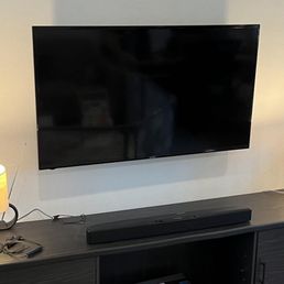 TV mount Mister Ben installed.