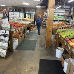Tomato Vine - This is the angry owner that yelled at me & his employees