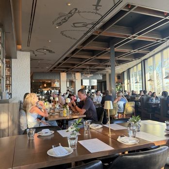 Little Sister - Interior - Vietnamese Near Me - Huntington Beach, California