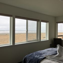 Moonstone Beach Motel - The view from our bed, nothing better than waking up, and the first thing you see is the ocean right in front of you!