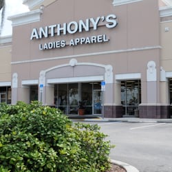 Anthony's Ladies Apparel - Front of the Anthony's in Ft. Myers